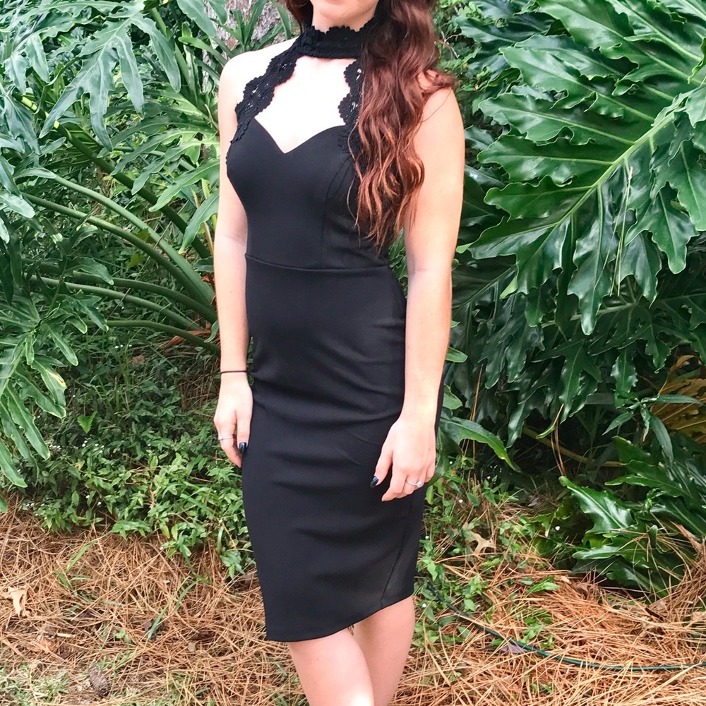 Bisou Bisou lace necklace dress